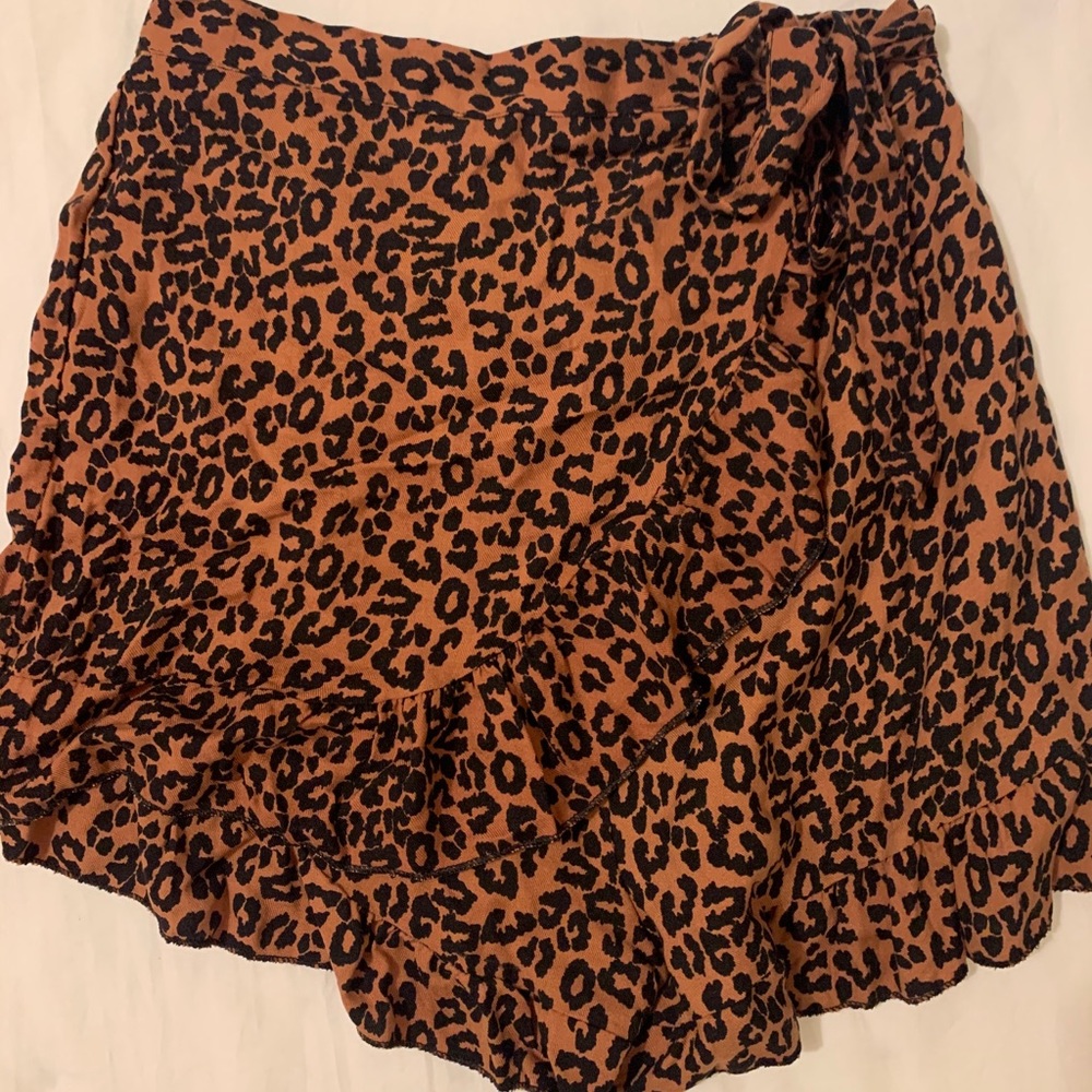 Women’s American Eagle Size M leopard wrap skort!